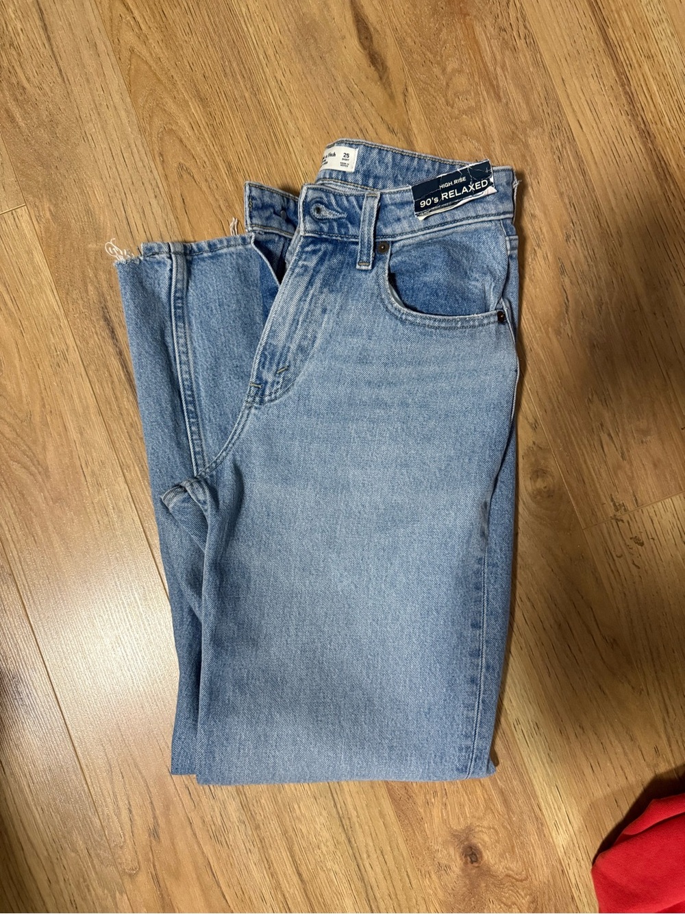 High-Rise 90s Relaxed Jeans in Light Blue Denim